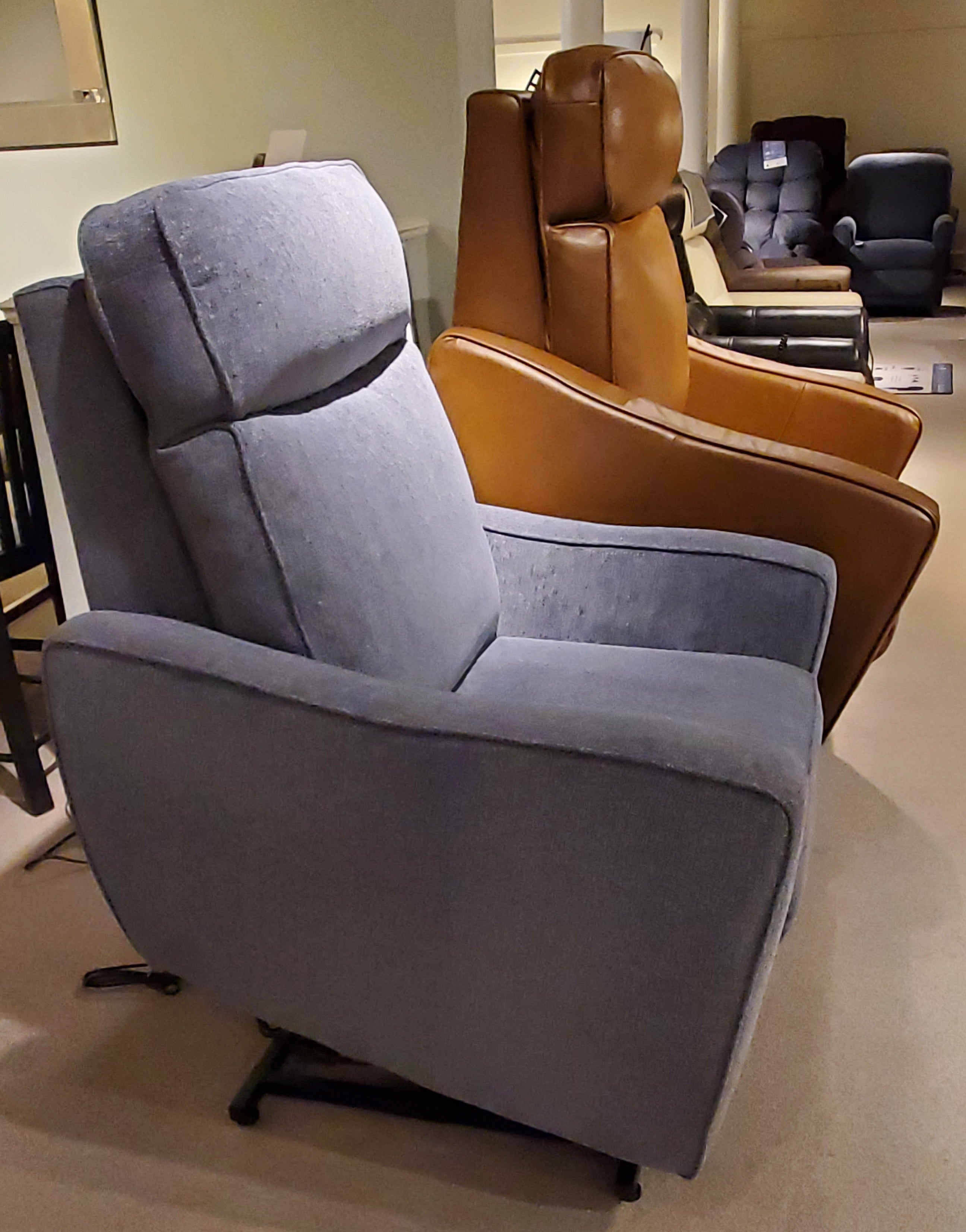 Palliser High Back Lift chair with Lumbar and Headrest NO TAX