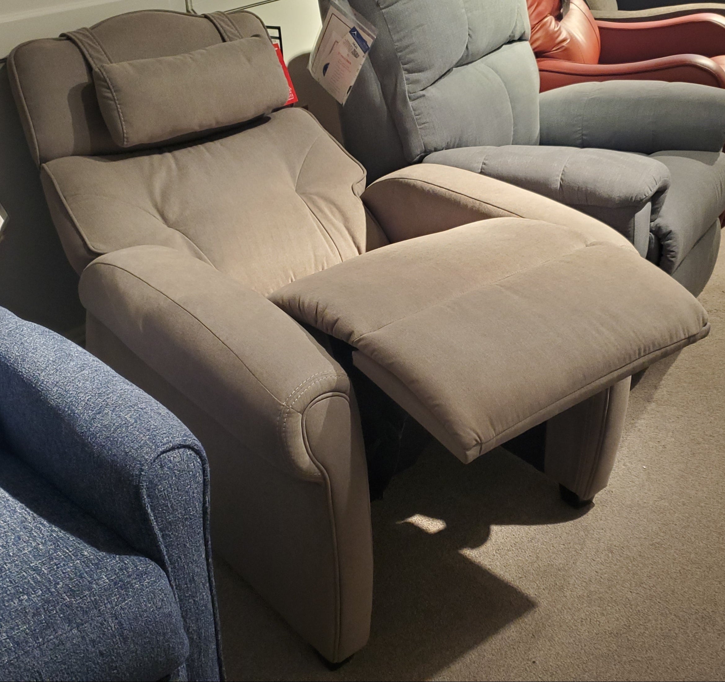 Palliser Zero Gravity 6 Recliner with Headrest, Heat, and Massage